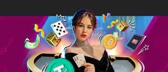 Pengguna memeriksa dompet digital dengan aman